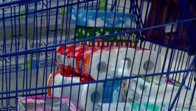 VIDEO 100 de lei nu mai au valoare în magazine. Prețurile sunt din ce în ce mai mari